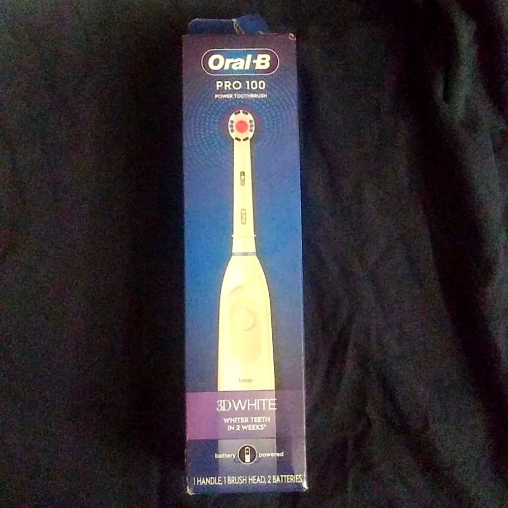Oral-B Pro 100 3D Whitening Toothbrush